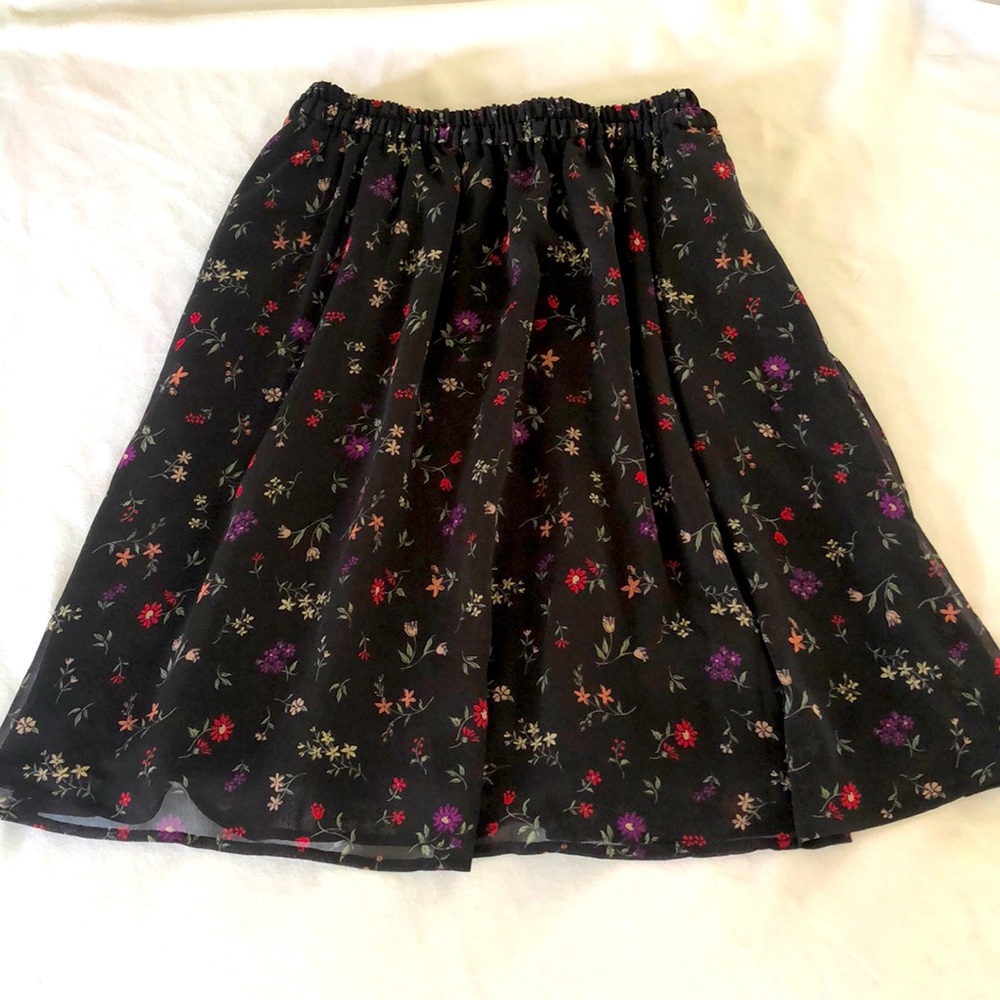 Brand New size 11-12 skirt with 2 side pockets
